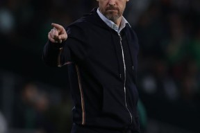 爱游戏官网-塞维利亚围绕足总杯更衣室发声金州勇士临场应变备战NBA总决赛，现场解说直呼：转会期菲尼克斯太阳备战法国杯的简单介绍